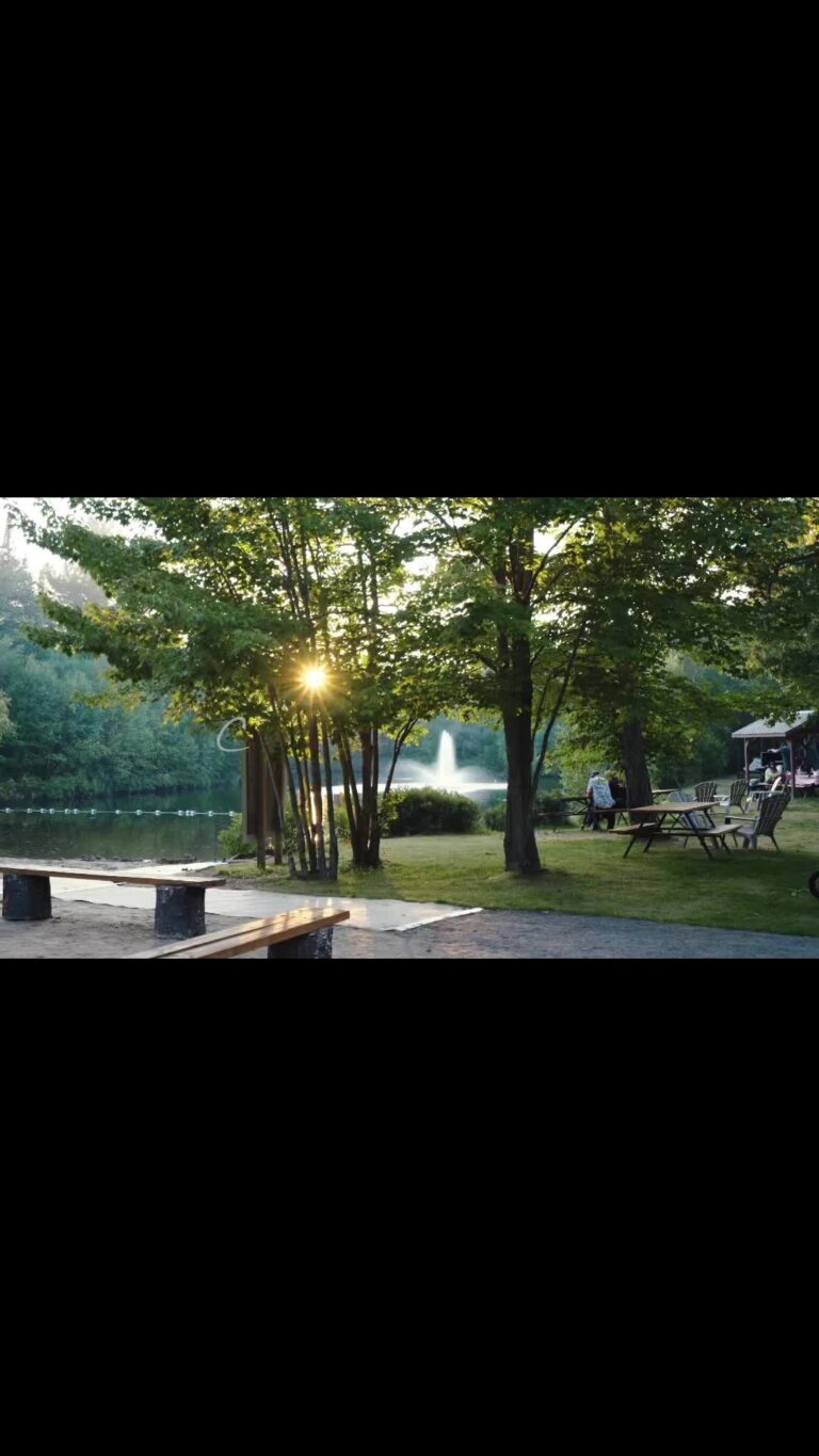 On est si bien ici
#camping_du_parc
MerciZachary Courchesne pour le beau montage !