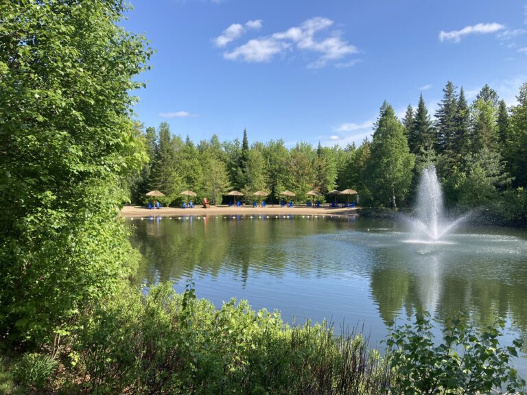 plage et lac