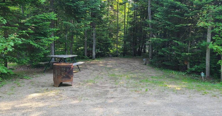 Annulation pour la fête du Canada, 3 nuits sur le terrain 82 pour tente ou petit équipement nous sommes complets seul terrain dispo.  À qui la chance passez le mot !! www.campingduparc.ca